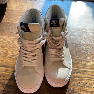 Nike SB Blazer Mid in Cream and Black